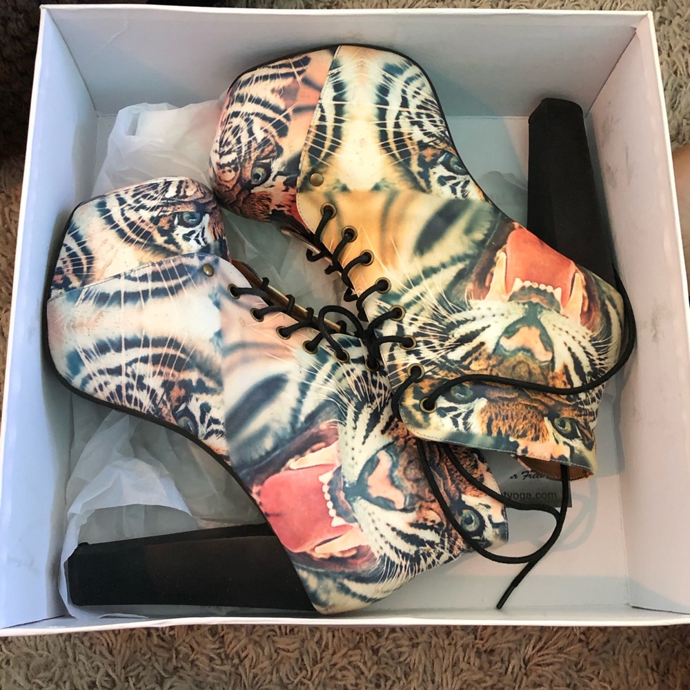Funky leopard Litas